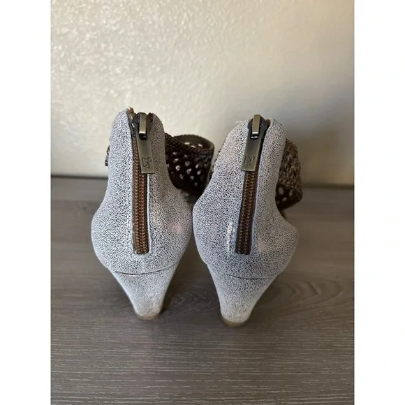 Donald Pliner Size 10 M Gold Woven Gladiator Heels Sandals Designer Old Money - Picture 5 of 8